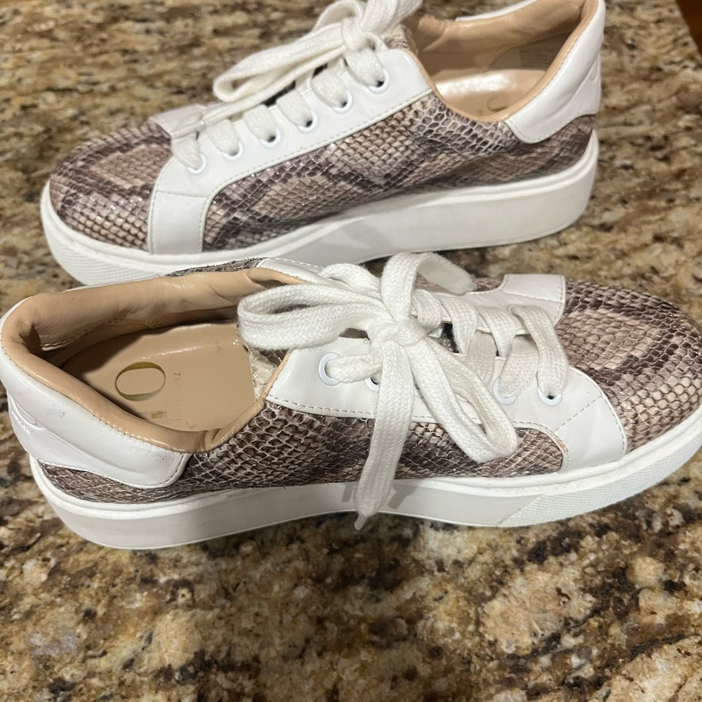 J.Lo LEATHER SNEAKERS! Jennifer Lopez Snakeskin Pattern leather sneaker shoes.